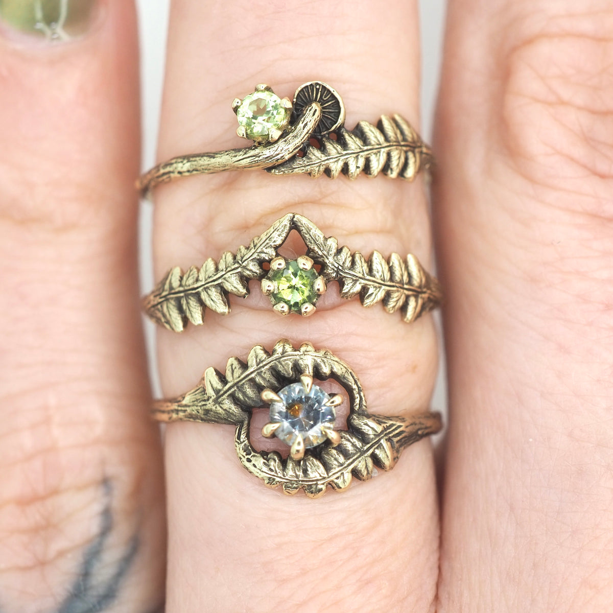 Fernfinity ring with sapphire