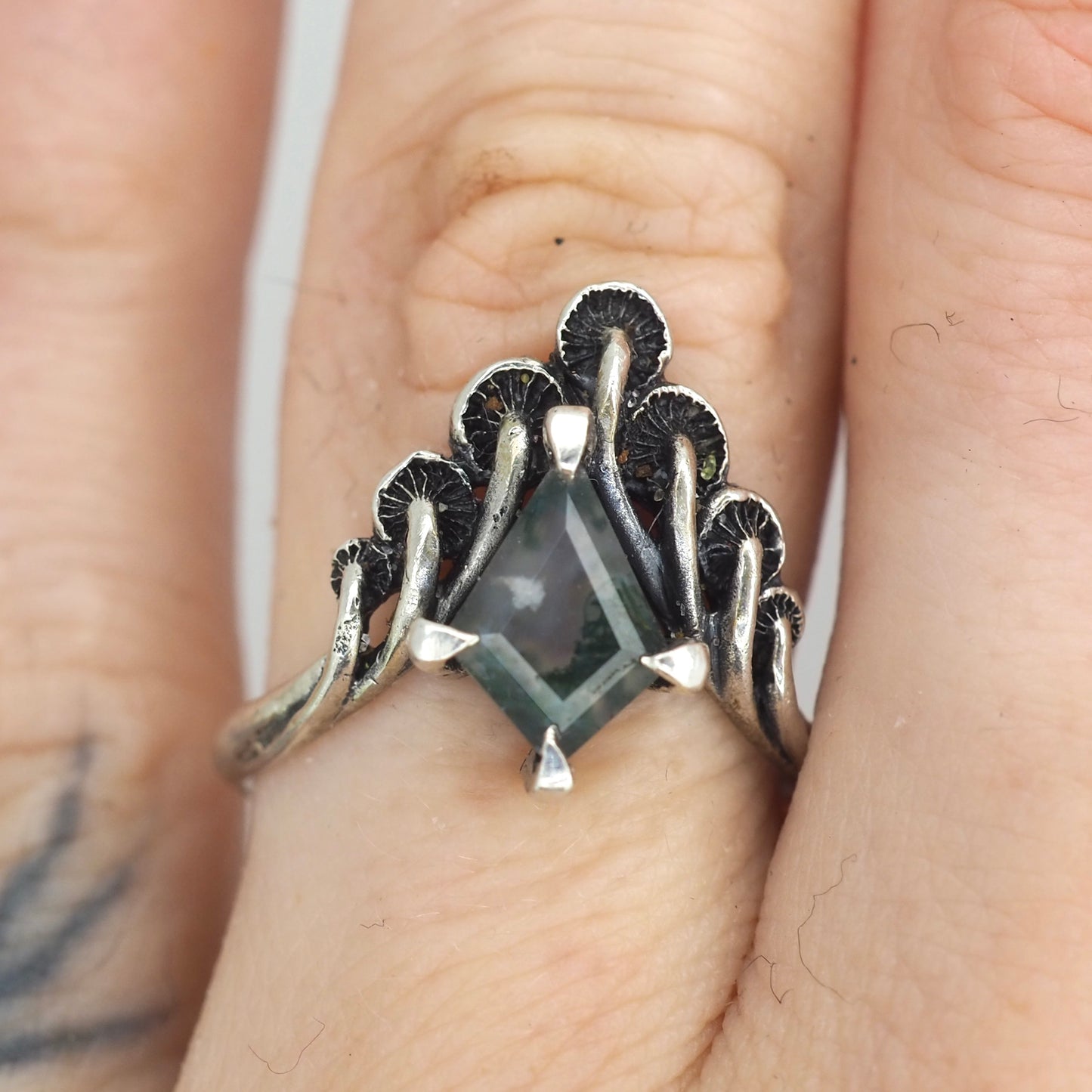 Mushroom peak ring in silver