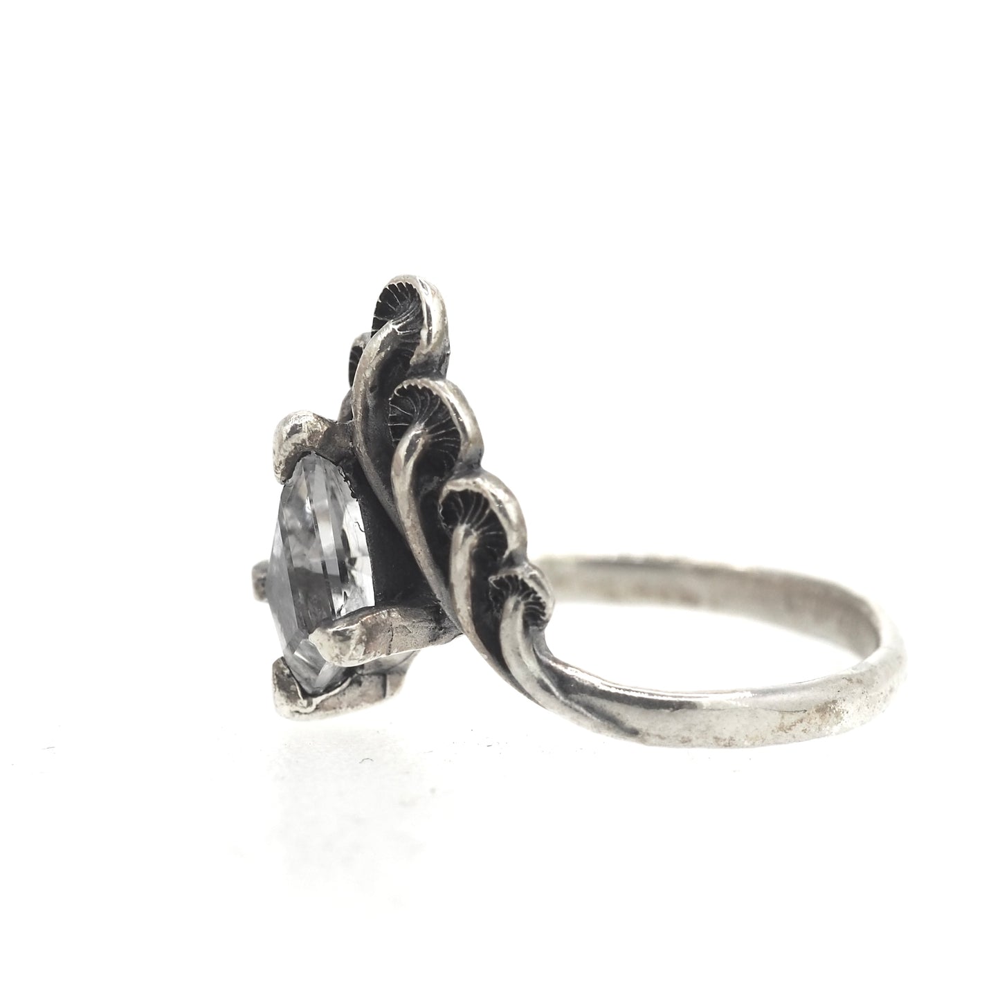 Mushroom peak ring in silver
