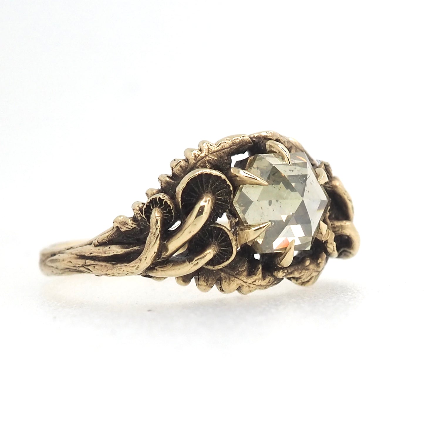 Oasis ring with champagne diamond