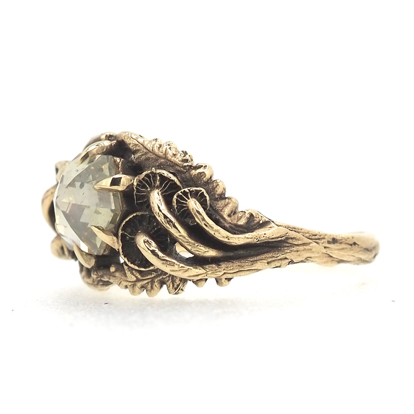 Oasis ring with champagne diamond
