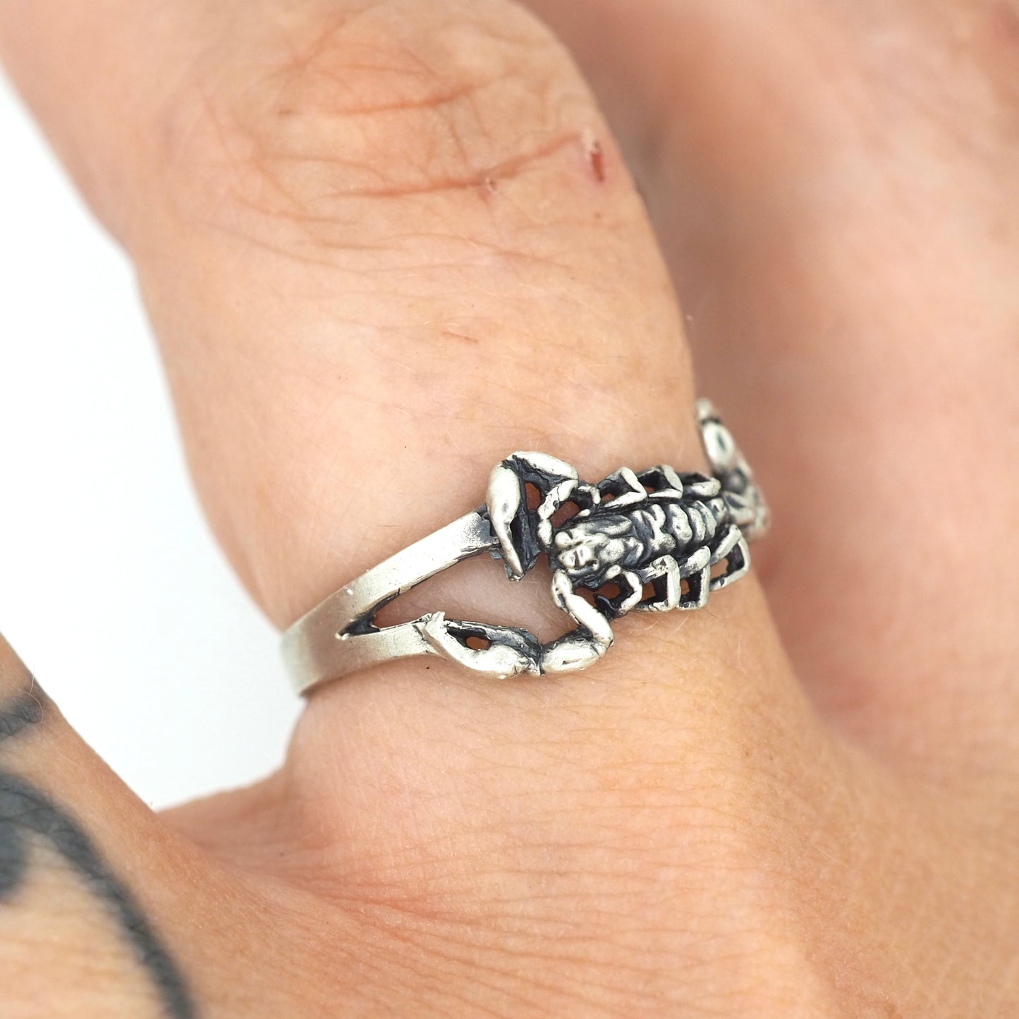 Scorpion east west ring