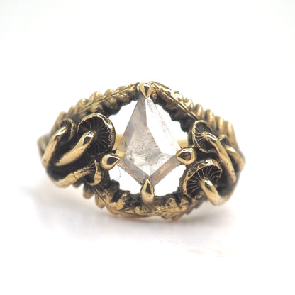 Oasis ring with kite diamond
