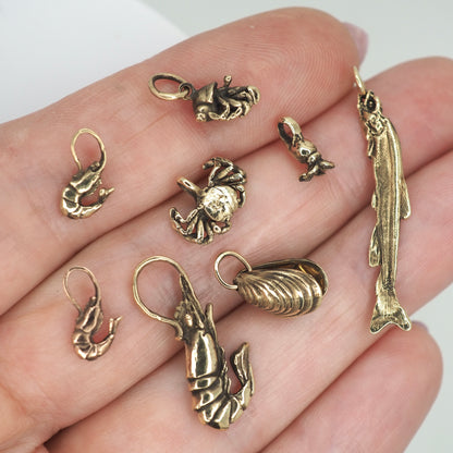 Mini mussel charm