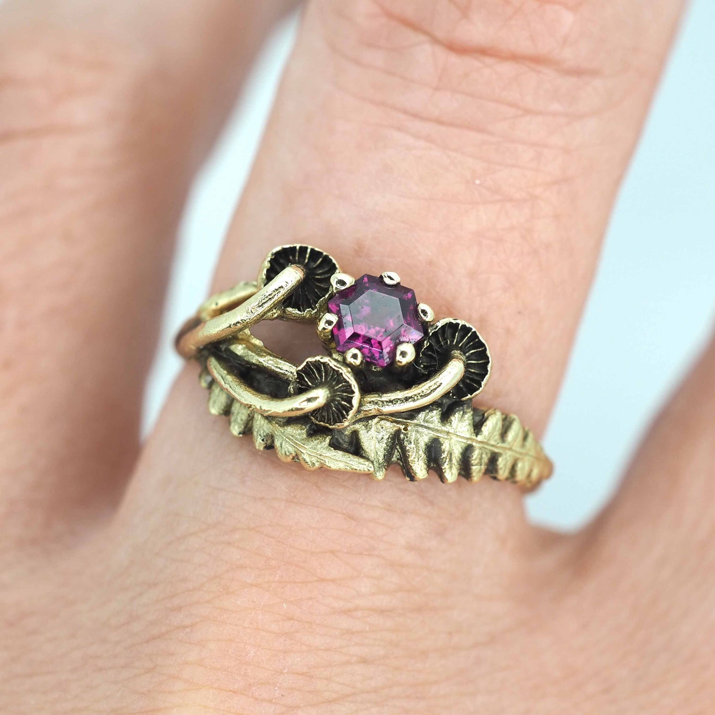 Sisters ring with garnet hexagon