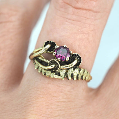 Sisters ring with garnet hexagon