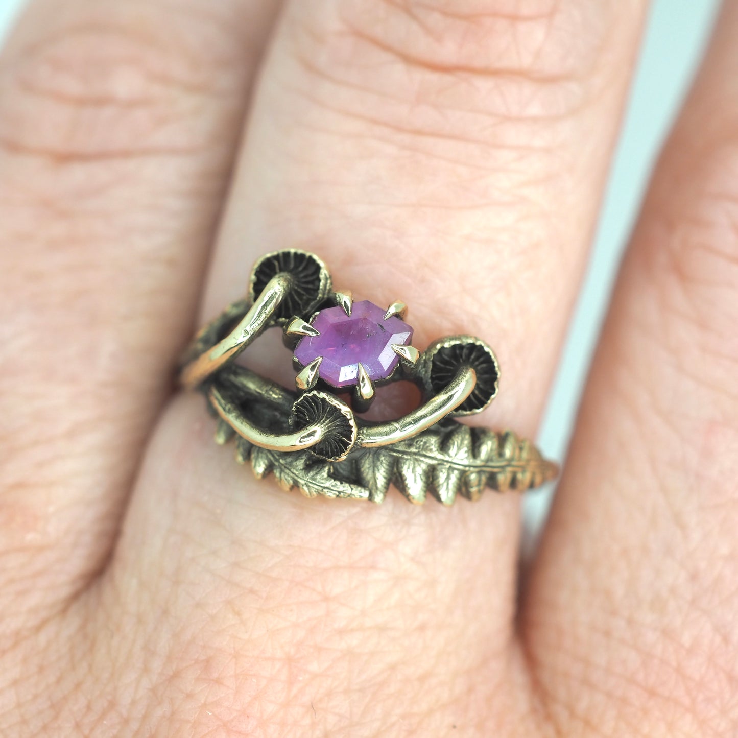 Sisters ring with pink sapphire