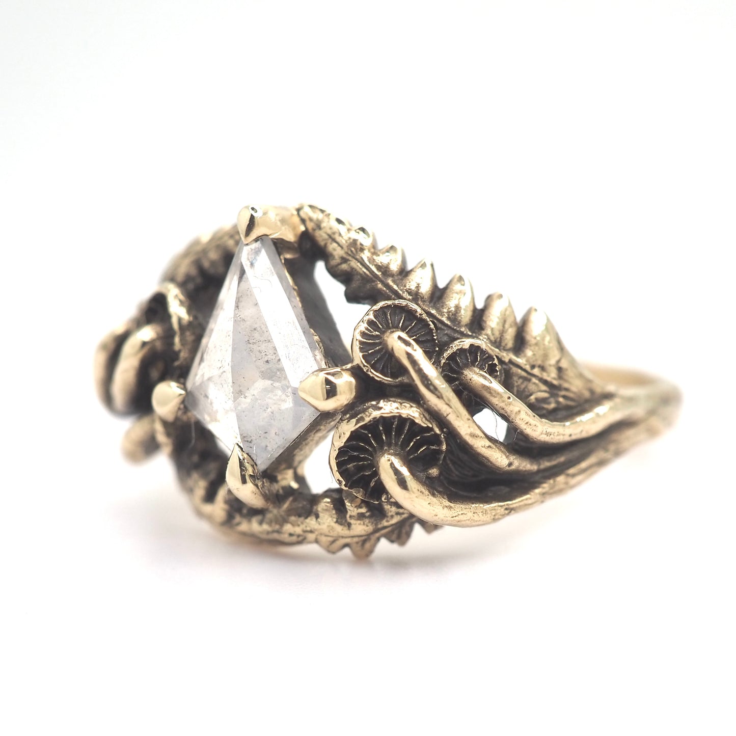 Oasis ring with kite diamond