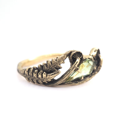 Paulina ring with green Australian sapphire kite