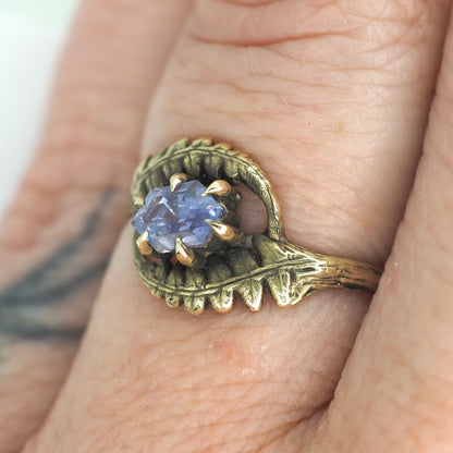 Fernfinity ring with pastel lilac sapphire