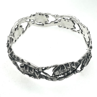 Scorpion infinity bangle