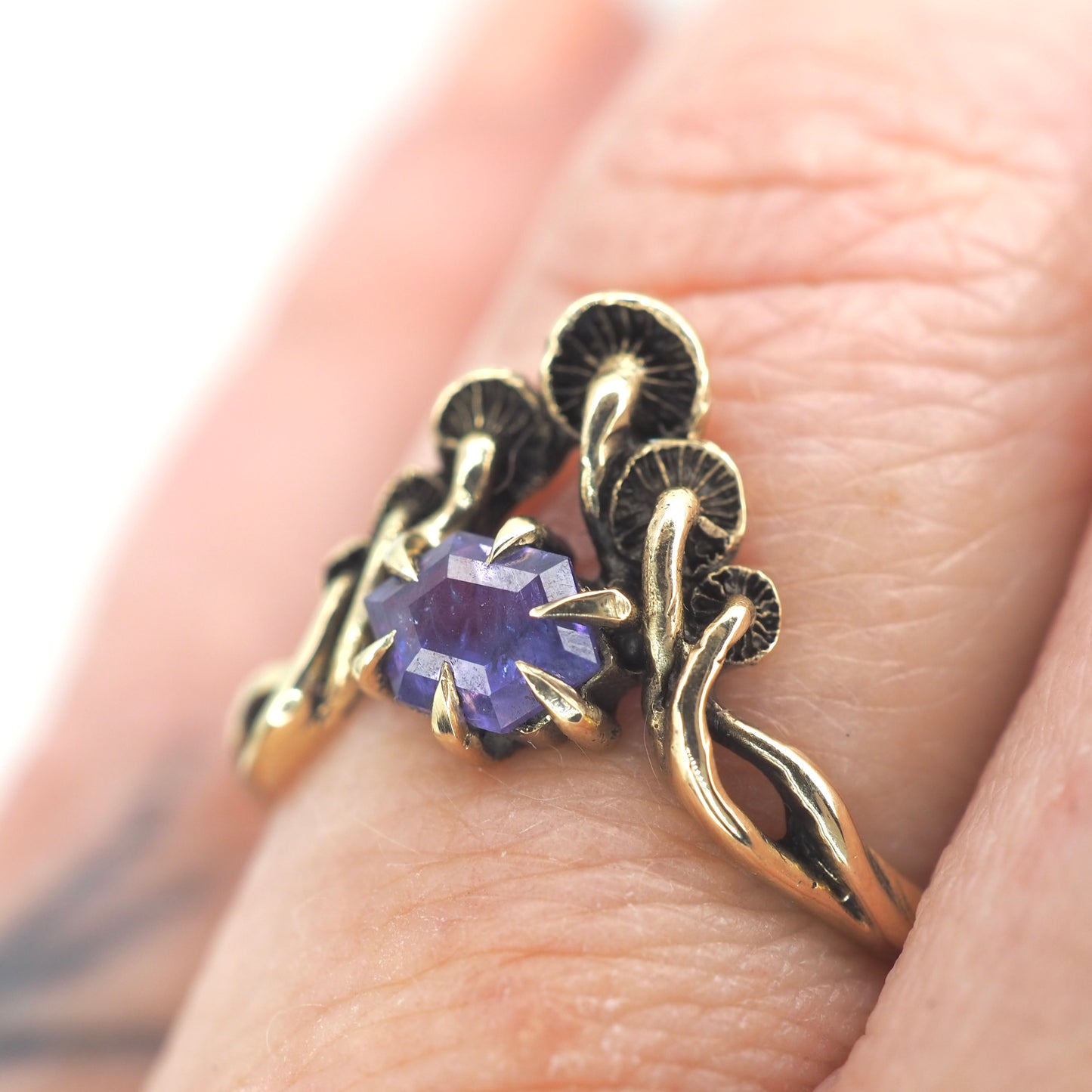 Mushroom peak ring with purple sapphire