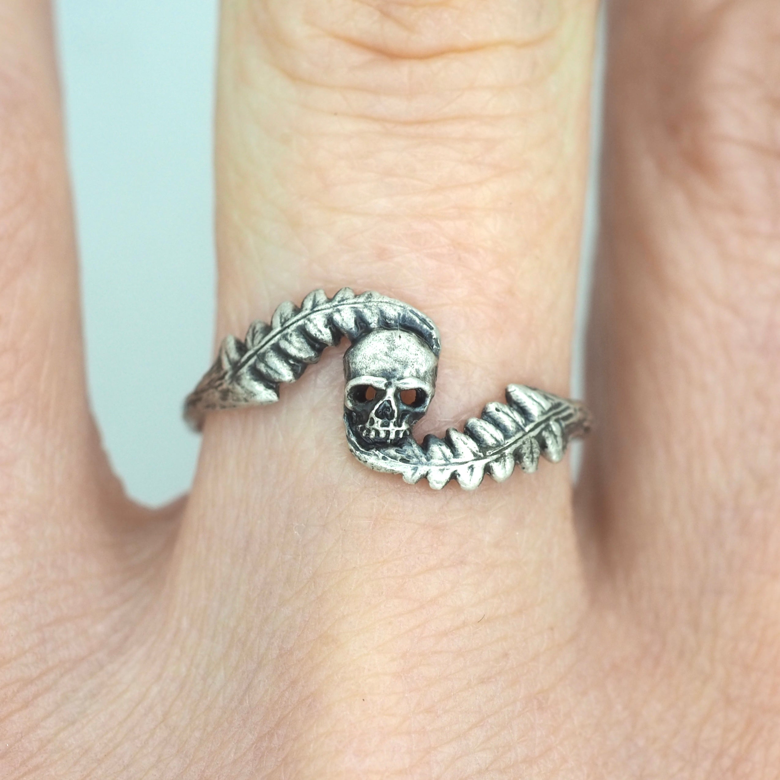 Swirly fern and skull ring