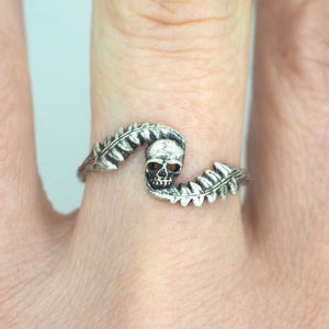 Swirly fern and skull ring