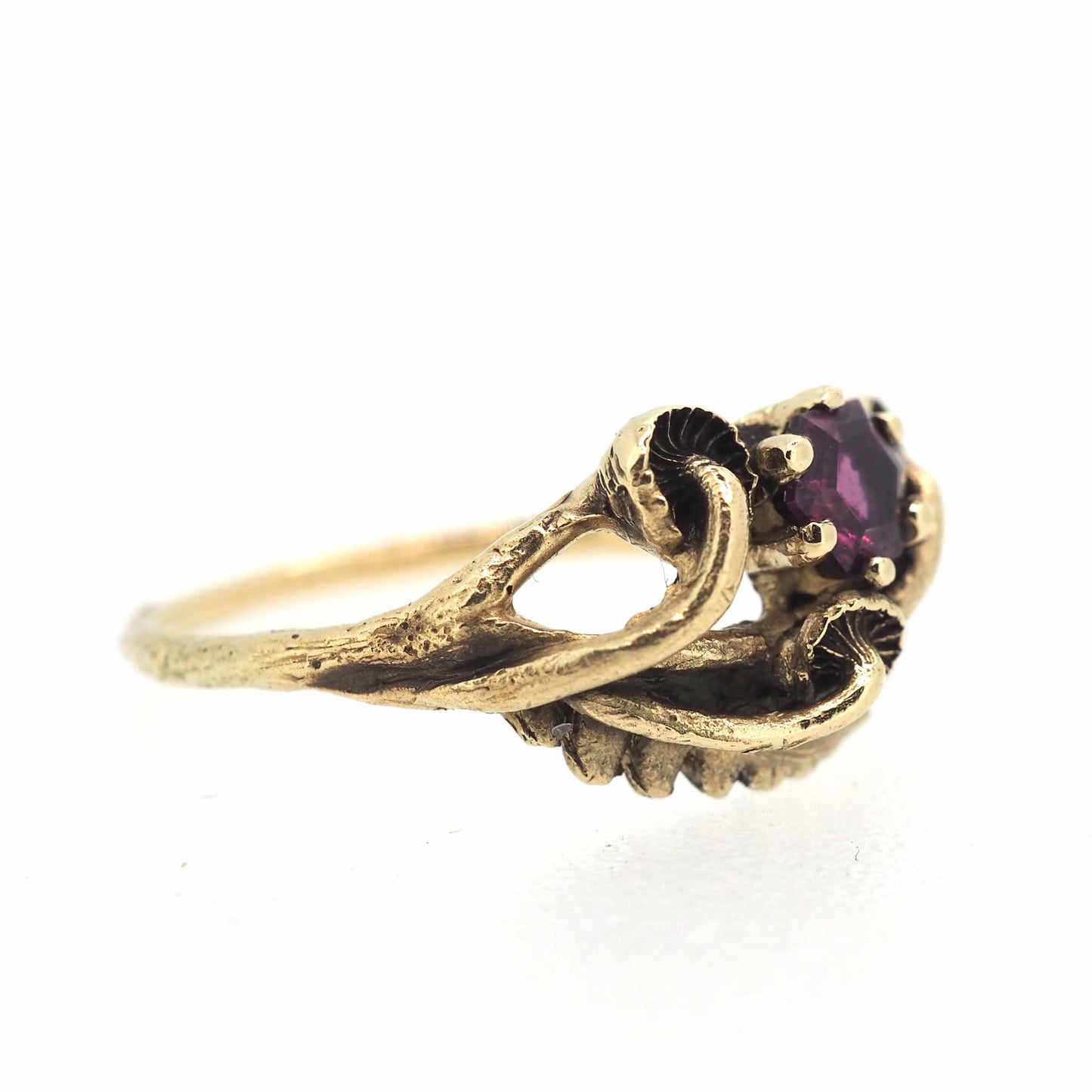 Sisters ring with garnet hexagon