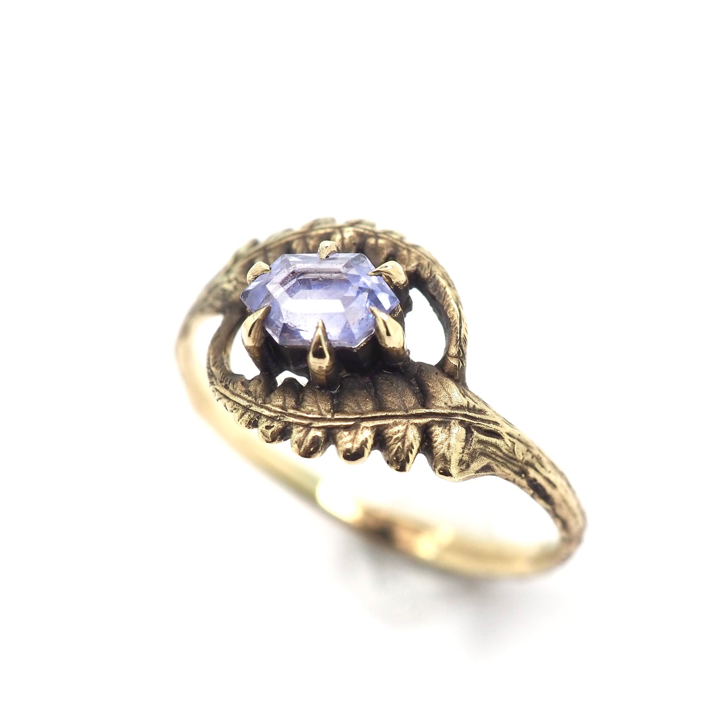 Fernfinity ring with pastel lilac sapphire