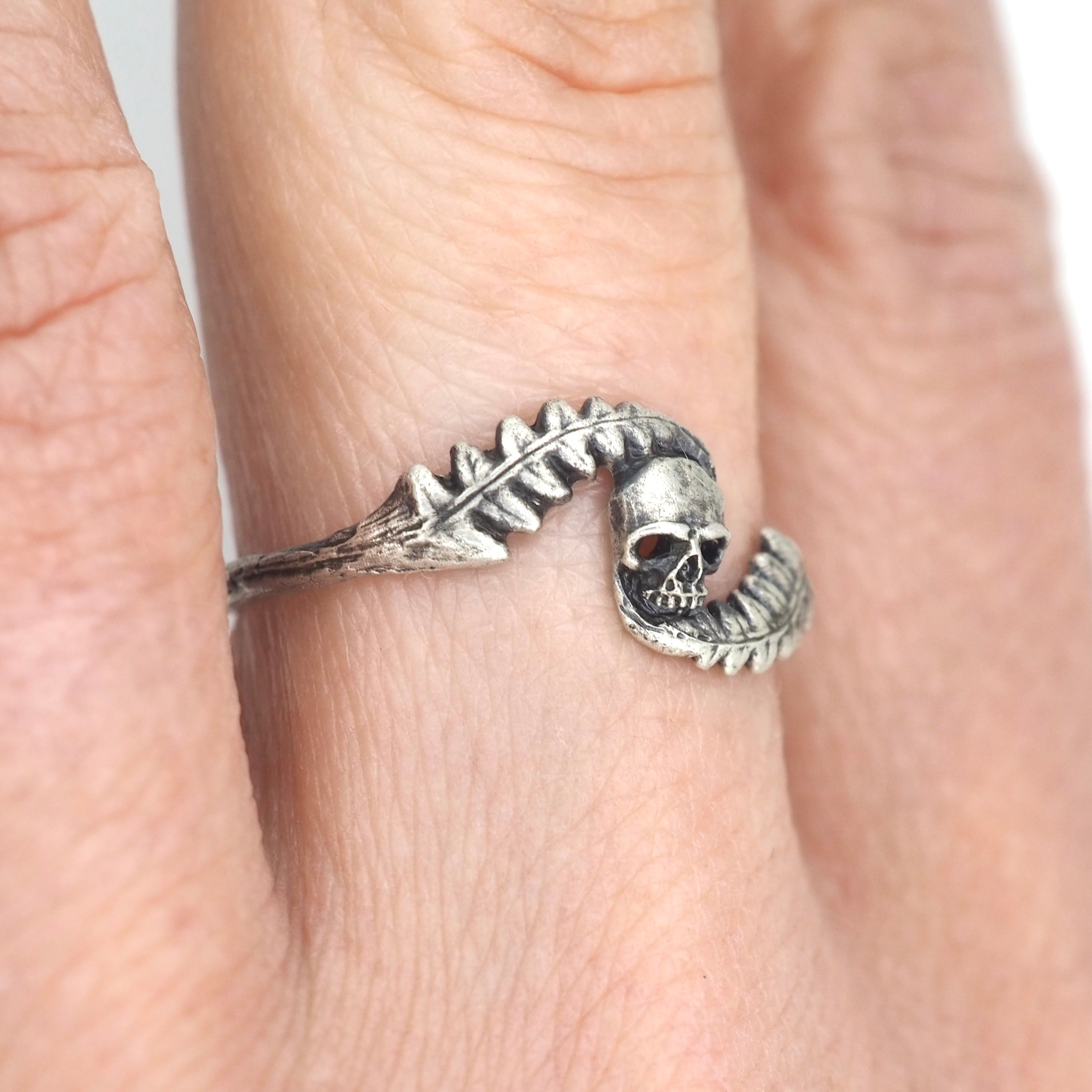 Swirly fern and skull ring