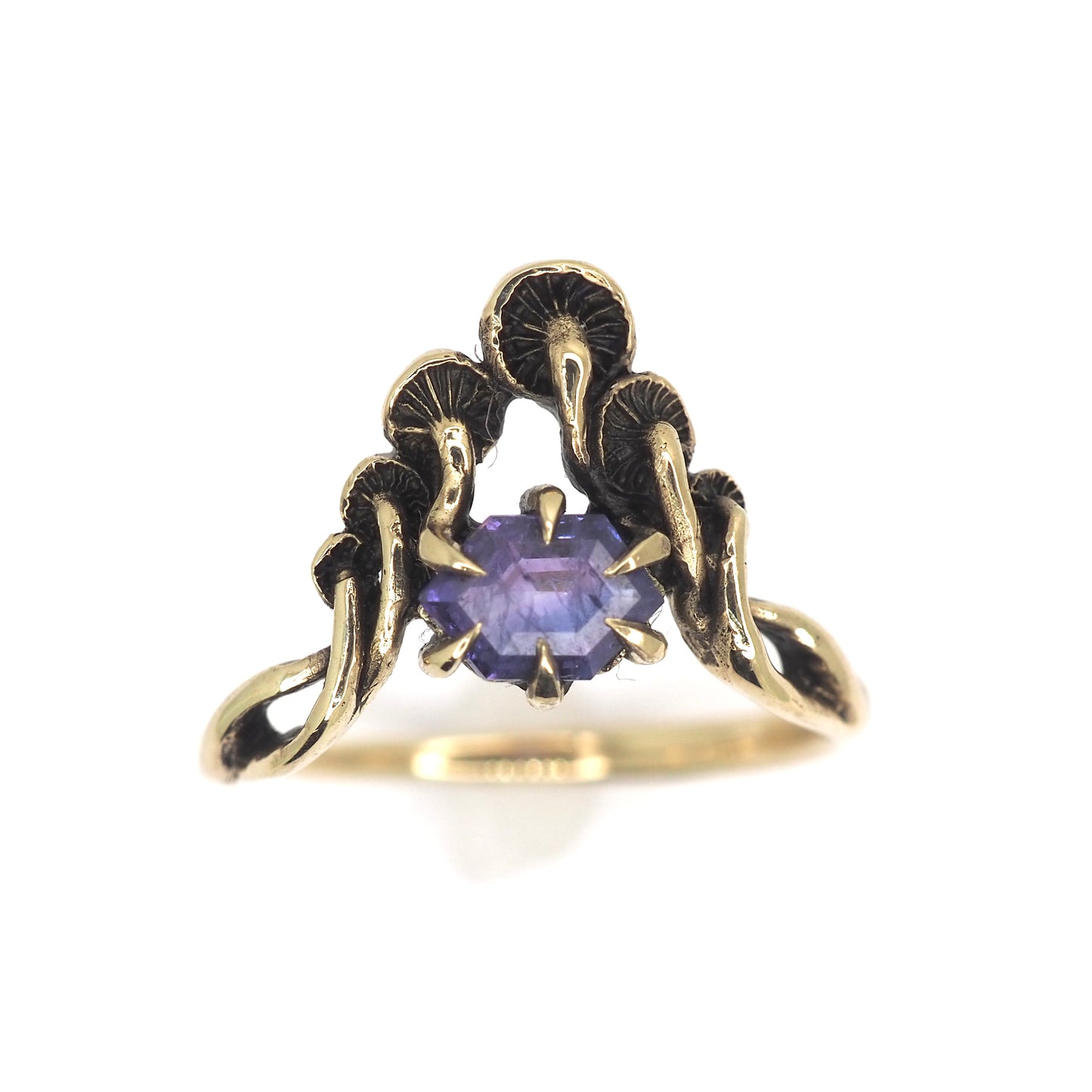 Mushroom peak ring with purple sapphire