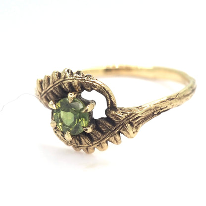 Fernfinity ring with sapphire