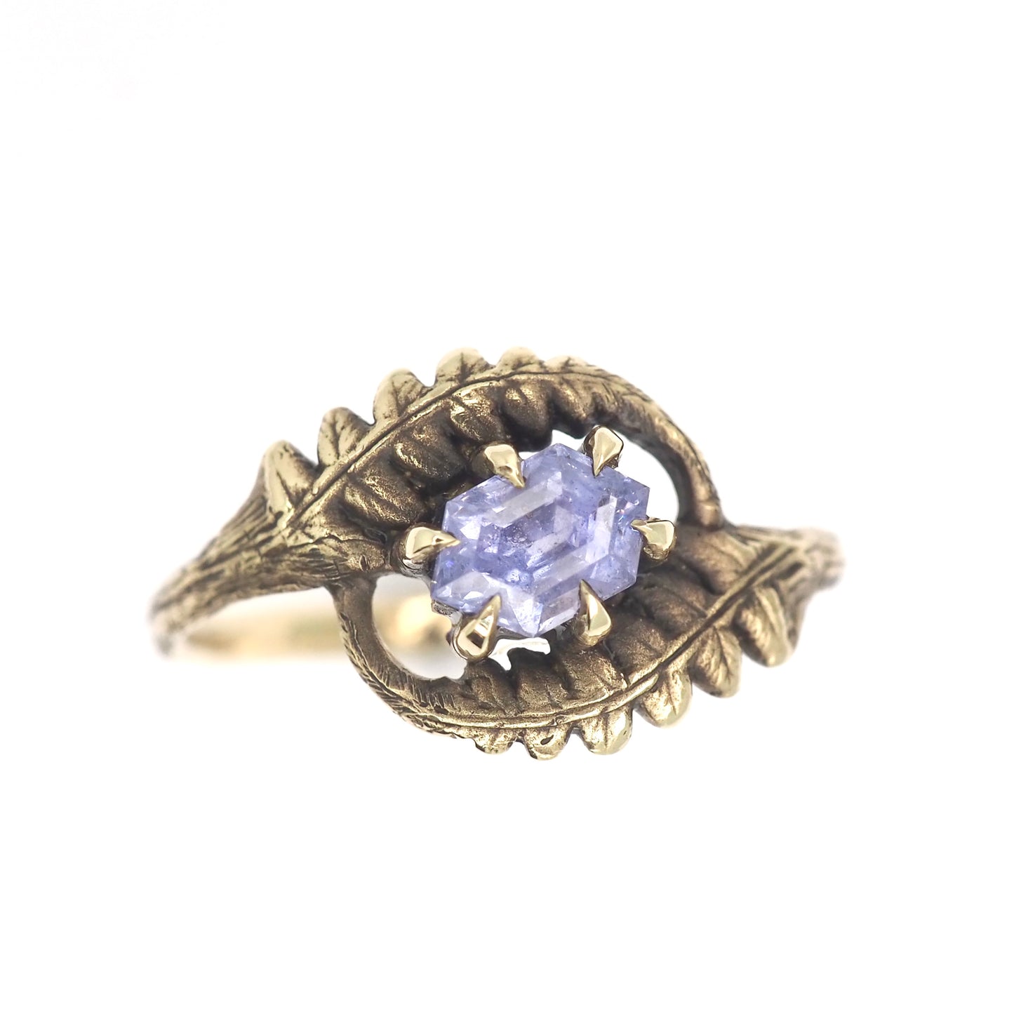 Fernfinity ring with pastel lilac sapphire