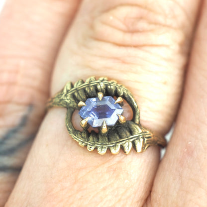 Fernfinity ring with pastel lilac sapphire