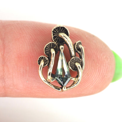 Mushroom pendant with Australian sapphire kite