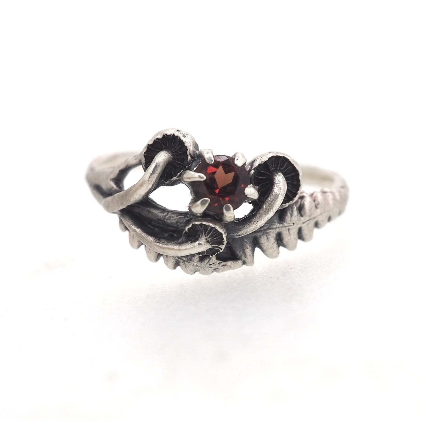 Three sisters ring in silver