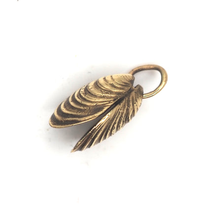 Mini mussel charm