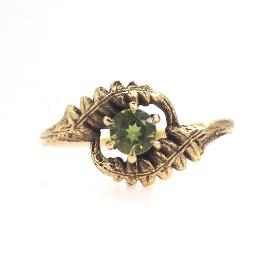 Fernfinity ring with sapphire