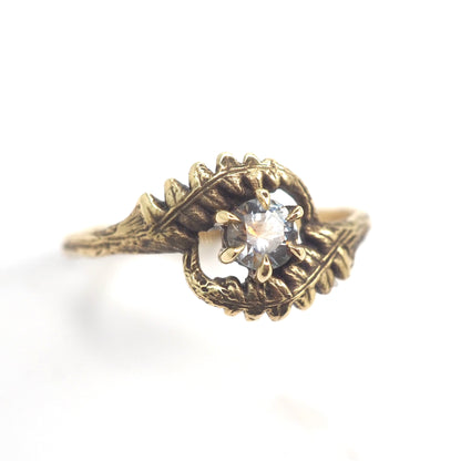 Fernfinity ring with sapphire