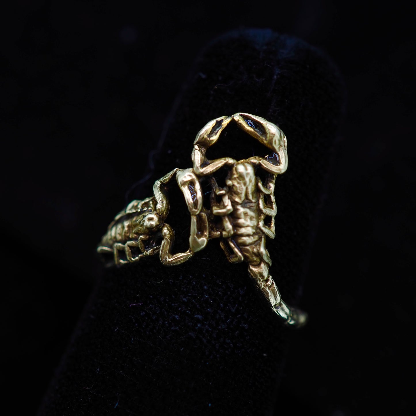 Scorpion apex ring gold