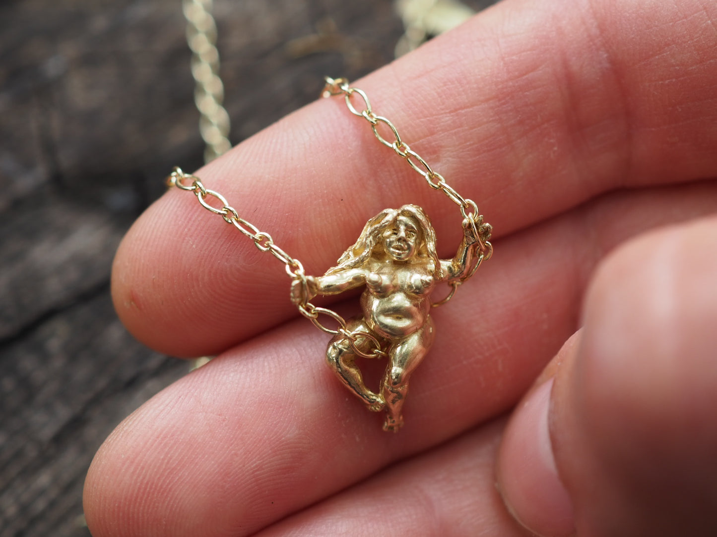 Swinging nudie necklace
