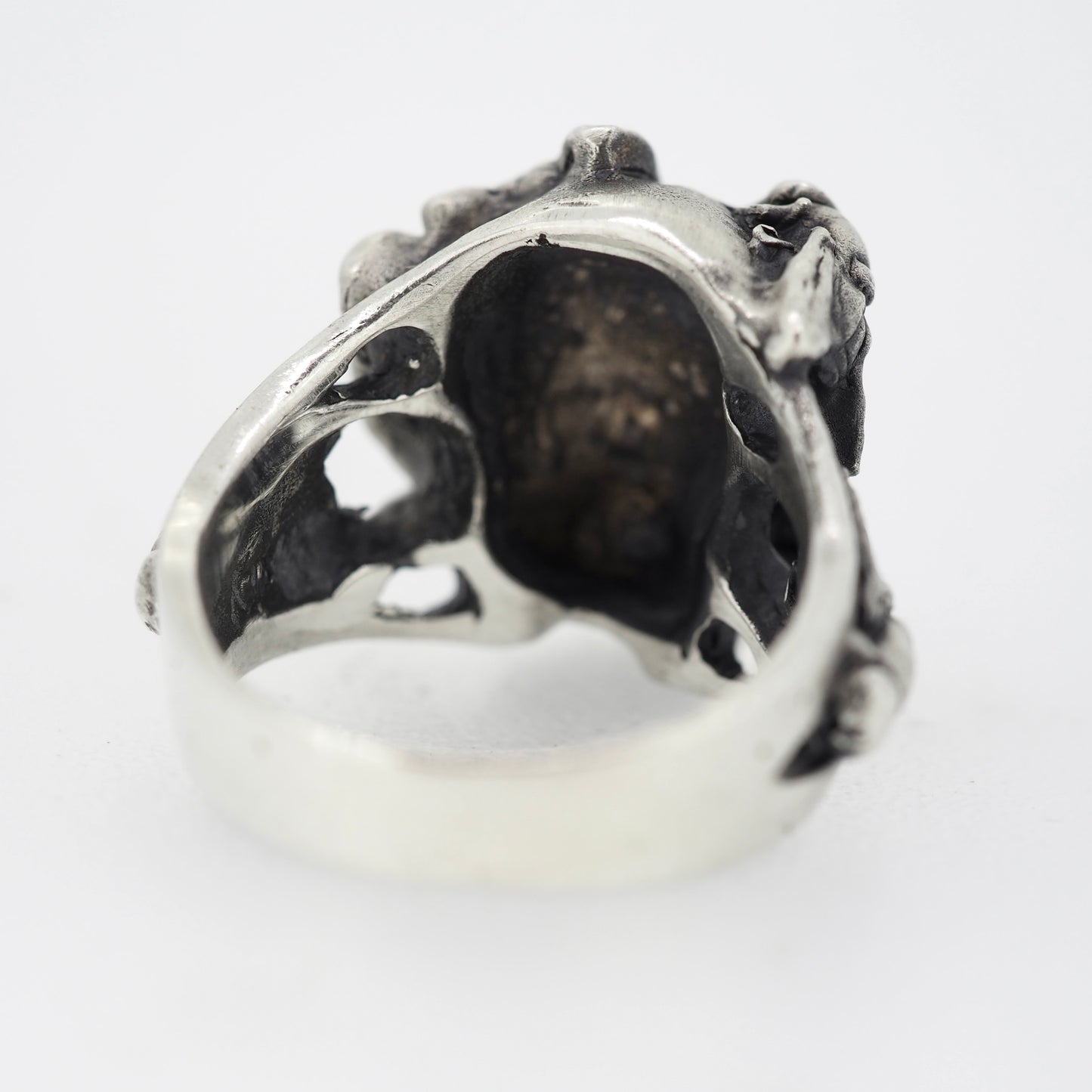 Skull with flies ring