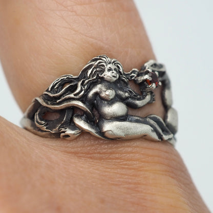 Nudie and the serpent ring