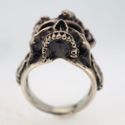 Skull with flies ring