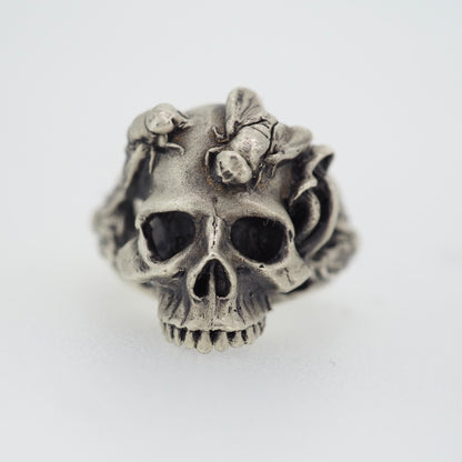 Skull with flies ring