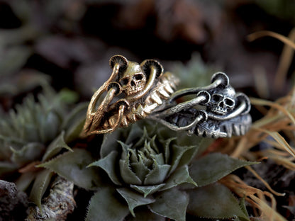Skull in the forest ring gold
