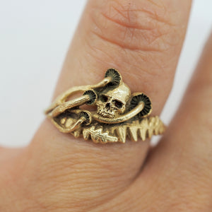 Skull in the forest ring gold