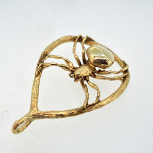 Orb weaver pendant In gold