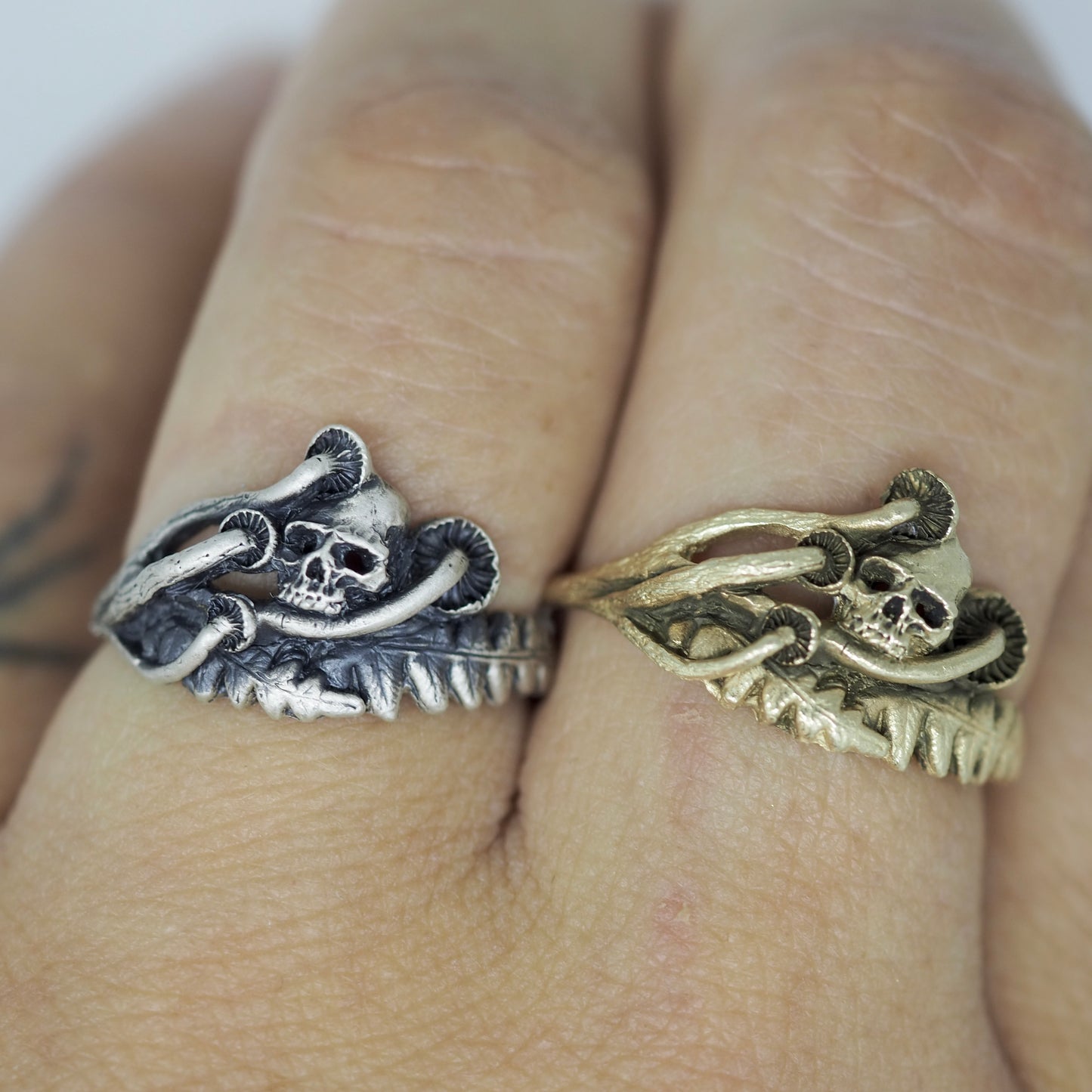 Skull in the forest ring gold