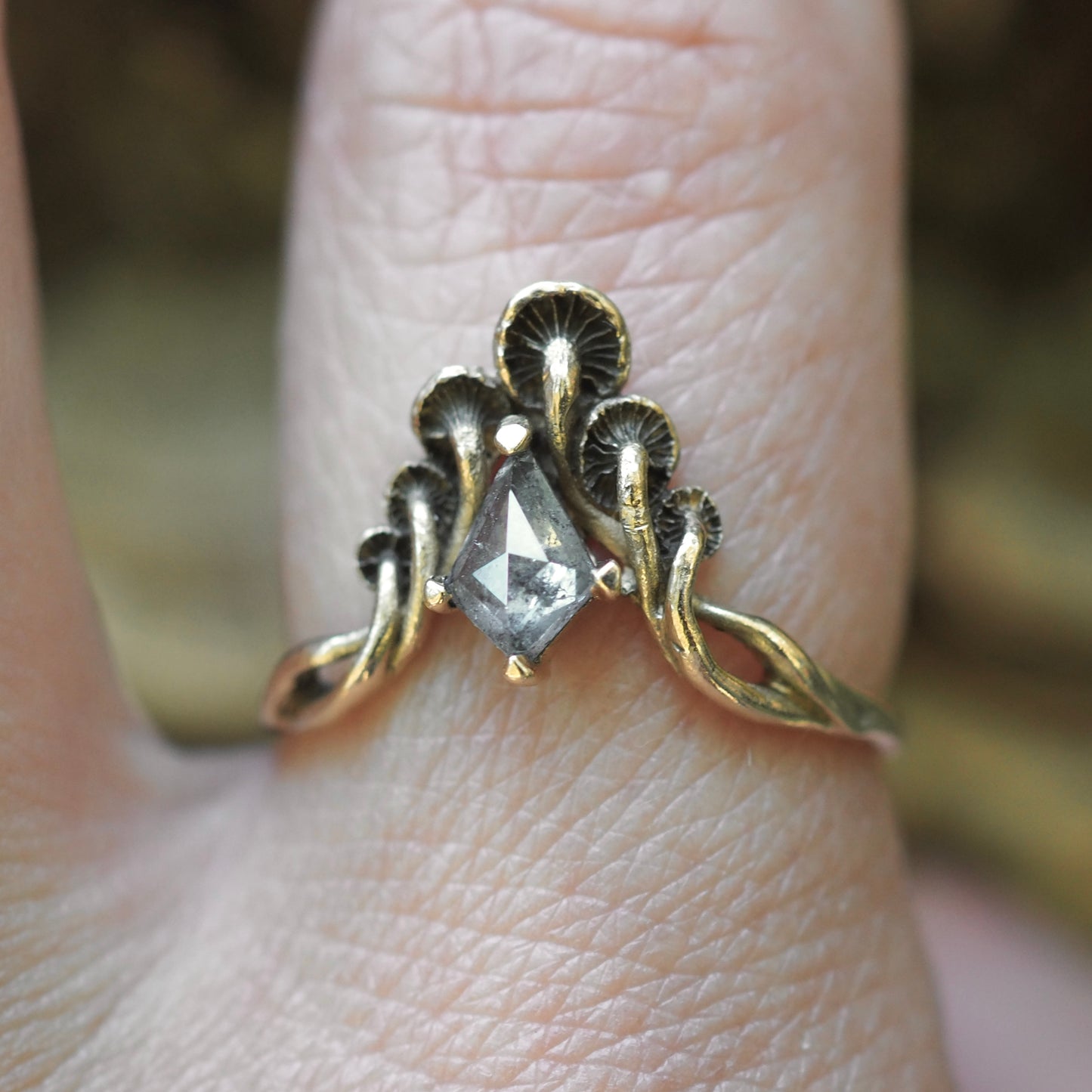 Mushroom peak ring